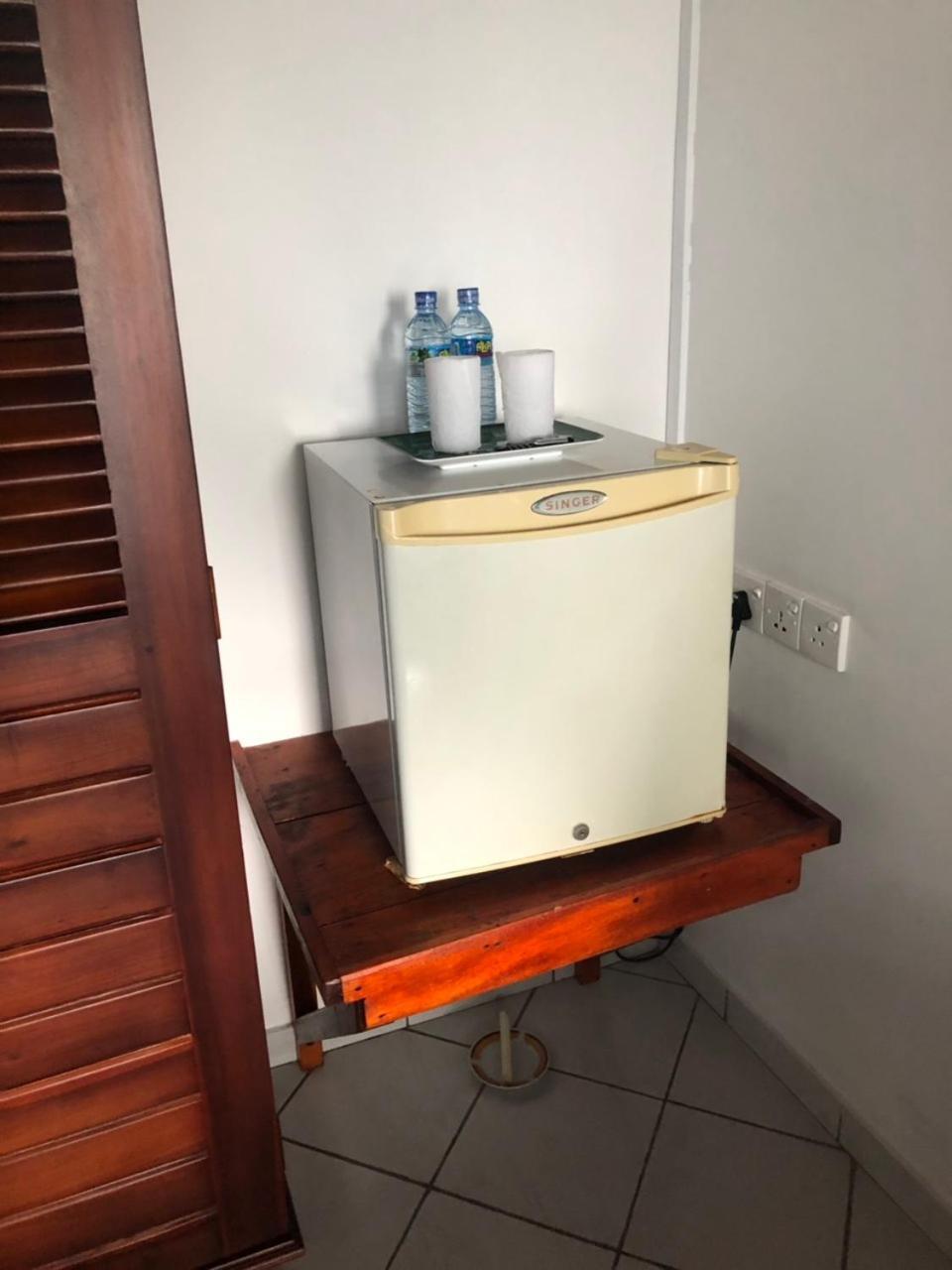 ブルー オーシャン ヴィラ ヒッカドゥワ 部屋 写真